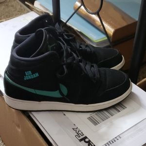 Size 6Y Retro 1's Girls Jordan Sneakers